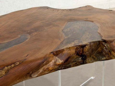 Couchtisch Baumscheibe mit Epoxy auf Design Untergestell aus Acrylglas