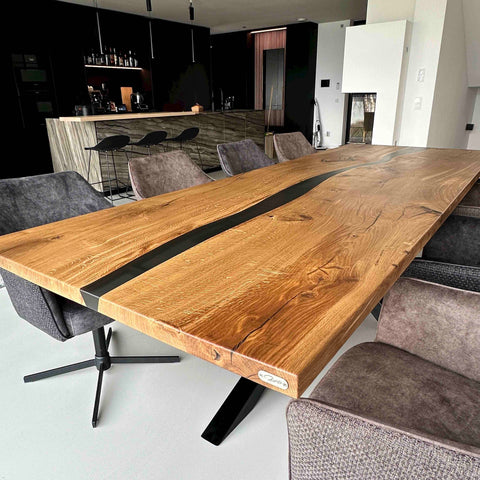 Designer Esstisch Rivertable aus 2 massiven Eichenbohlen auf einem XL Spyder Untergestell