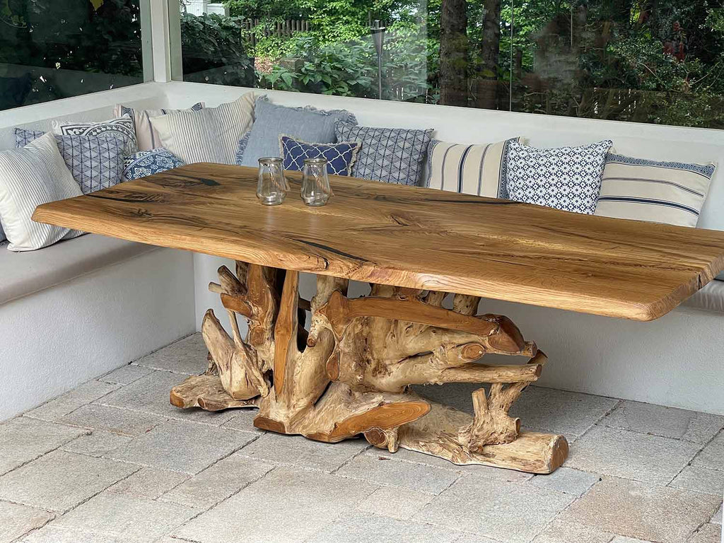 Einzigartiger Esstisch aus Massivholz Eiche mit Teak Wurzel Unterbau