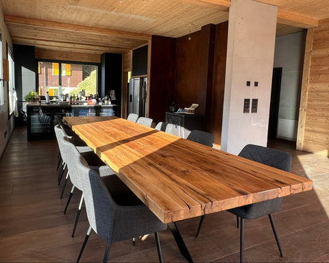 Esstisch Altholz Eiche Massiv und Rustikal - ideal für ein modernes Ambiente