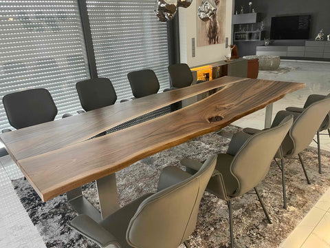 Design Esstisch Nussbaum DUO - mit Epoxidharz Picassi Spyder Untergestell