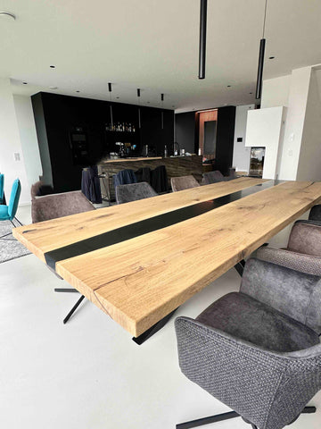 Designer Esstisch Rivertable aus 2 massiven Eichenbohlen auf einem XL Spyder Untergestell