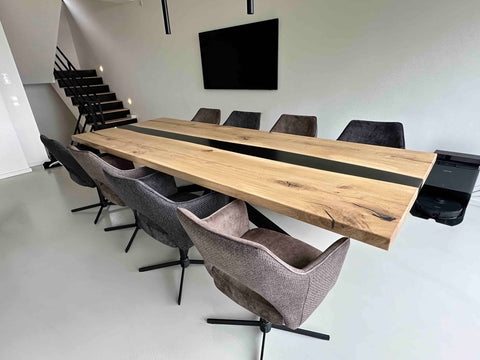 Designer Esstisch Rivertable aus 2 massiven Eichenbohlen auf einem XL Spyder Untergestell