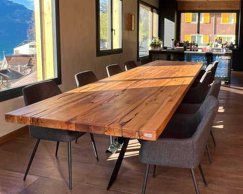 Esstisch Altholz Eiche Massiv und Rustikal - ideal für ein modernes Ambiente
