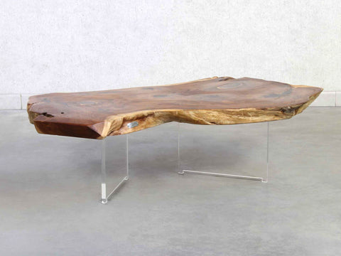 Exklusiver Couchtisch aus einer Teak Baumscheibe mit Epoxidharz und Design Untergestell