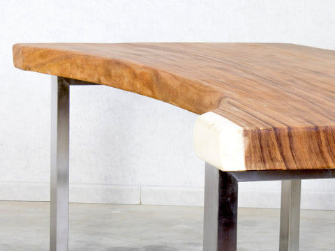 Massivholz Schreibtisch Esstisch aus einer Baumplatte Suar mit Edelstahl Untergestell