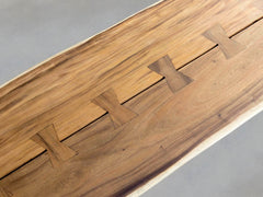 Massivholz Esstisch Suar Holz mit Baumkante in 240x100cm mit Stahl Kufe