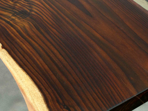 Rosewood Makassar Esstisch Massiv aus einem Baumstamm mit Baumkante auf Anfrage