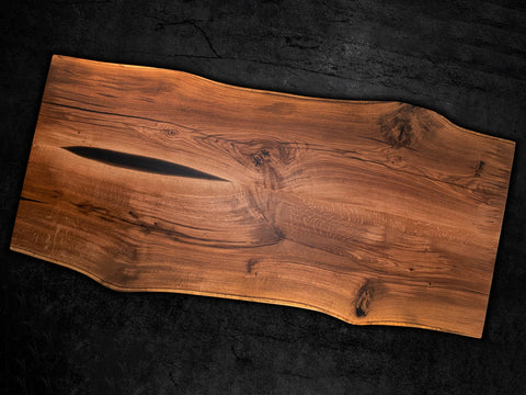 Baumkanten Tisch WOODEN aus Eiche Baumplatte geköhlt mit Epoxidharz