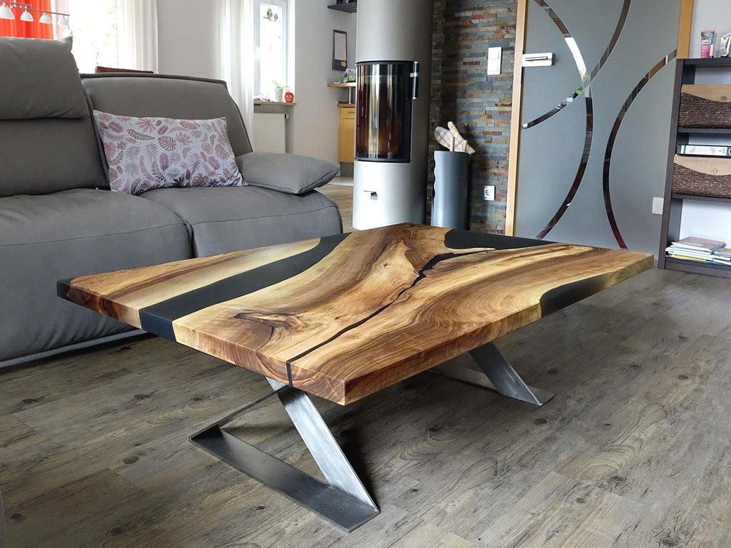 epoxidharz couchtisch in nussbaum mit edelstahl design