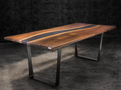 Designer Tisch aus Nussbaum und Epoxidharz mit gerader Kante Rohstahl schwarz