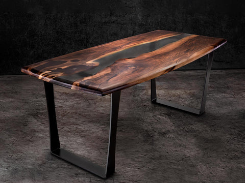 Walnuss Tisch Massivholz mit Epoxidharz WAISTED V Design