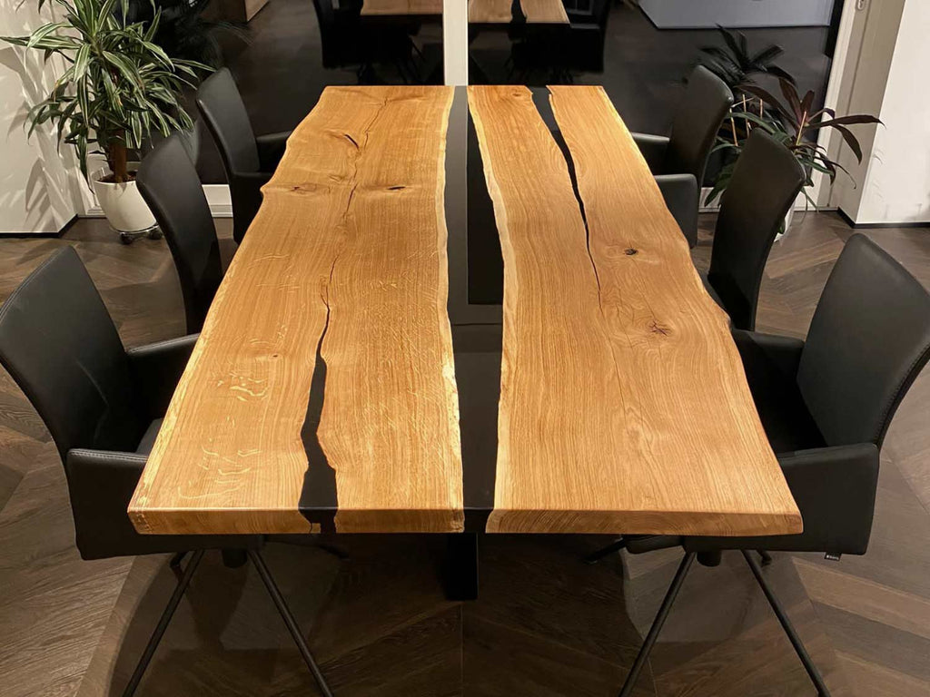 Tisch aus Wildeiche | Epoxidharztisch Massivholz und individuell